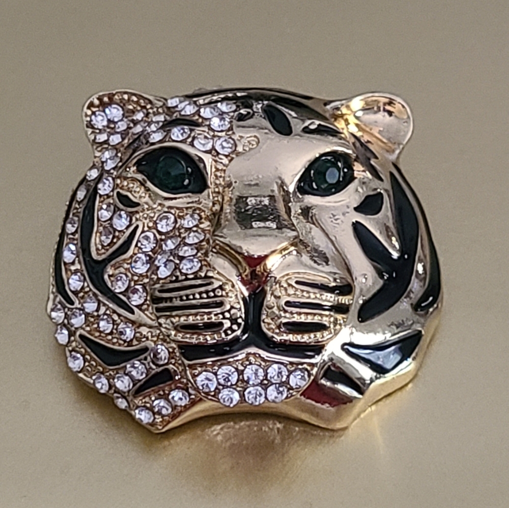 Brooch